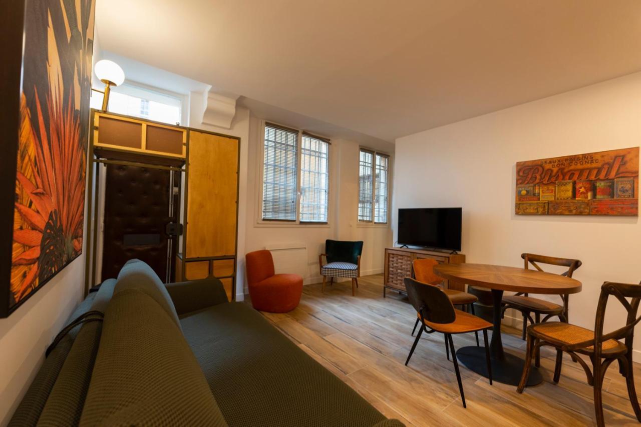 Au Pied De La Tour Lejlighed Paris Eksteriør billede